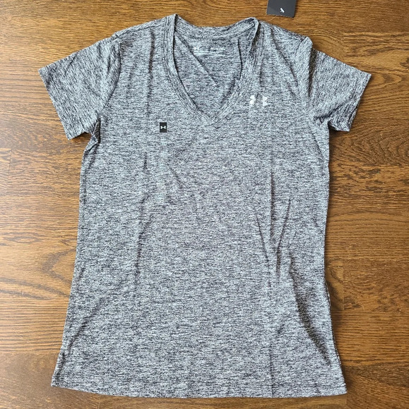 NWT Under Armour women's t-shirt size XS Loose fit - Picture 1 of 7
